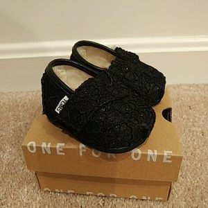 Tiny Toms black crochet glitter classic shoes